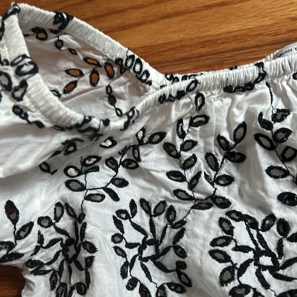 👚3/$20 👚 American Eagle Outfitters Cropped Floral Embroidered Eyelet Shirt - Picture 5 of 5